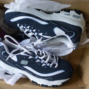Brand new Womens sneaker Sketchers